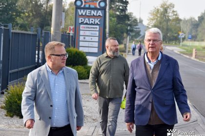 🔴 Zakres prac tej inwestycji obejmował: modernizację odcinka o długości 440 metrów. W ramach przedsięwzięcia wykonano nową nawierzchnię wraz ze ściekami przykrawężnikowymi i chodnikiem. Zakres robót obejmował również budowę kanalizacji deszczowej, naprawę przepustu oraz wykonanie oznakowania pionowego i poziomego.